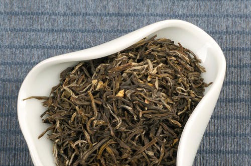 张一元茉莉花茶：汤清味浓，入口芳香回味无穷